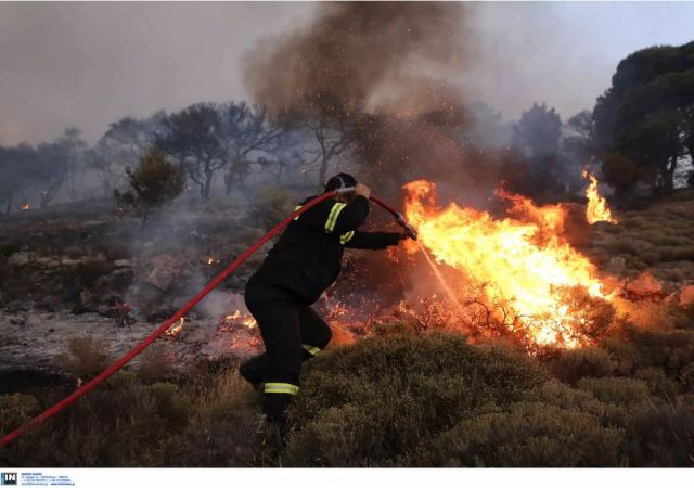 Φωτιά και στο Ηράκλειο Κρήτης – Καίγεται το δάσος της Κέρης