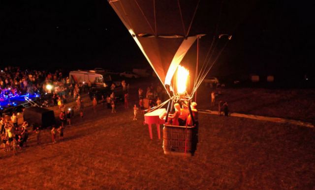 «Μαγεία» με την Έλενα Ξυδιά και το πιάνο της πάνω σε αερόστατο (ΦΩΤΟ - ΒΙΝΤΕΟ)