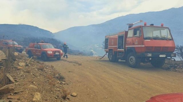 Άνδρος: «Με εγκλώβισε η φωτιά την ώρα που έφευγα» – Τι λέει ο οδηγός υδροφόρας που κάηκε από την φωτιά