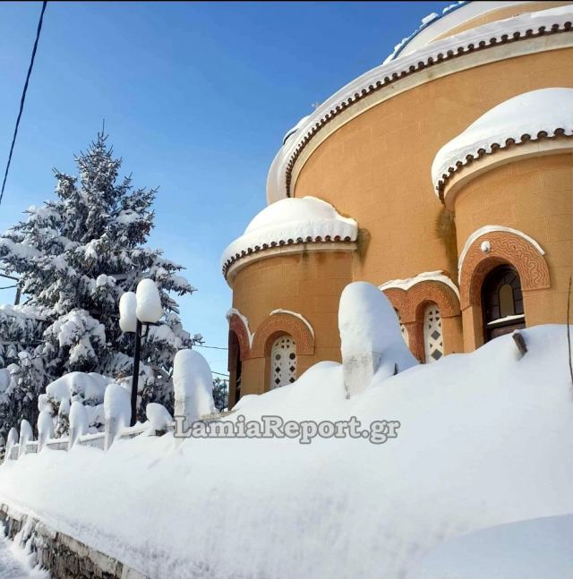 Φθιώτιδα: Στα λευκά το γραφικό χωριό Καλαπόδι - Εντυπωσιακές εικόνες