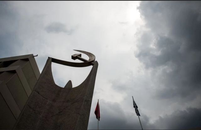 KKE: Μετά το ΠΑΣΟΚ και ο ΣΥΡΙΖΑ αρνείται τη διερεύνηση των αιτιών για το έγκλημα στα Τέμπη