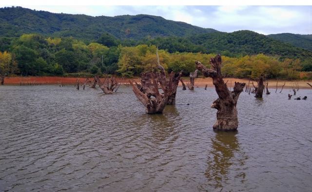 Σκήτη: Σε μια λίμνη από άλλο πλανήτη