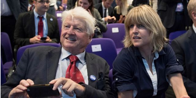 Βρετανία: Ο πατέρας του Μπόρις Τζόνσον στηρίζει την επιστροφή του, όχι όμως και η αδελφή του