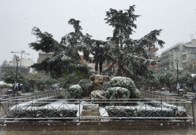 Έρχονται χιόνια και μέσα στη Λαμία - Βουτιά μέχρι και 17 βαθμούς θα κάνει ο υδράργυρος