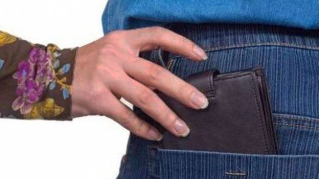 Λαμία: Πλησίασαν τον παππού και τον ξάφρισαν