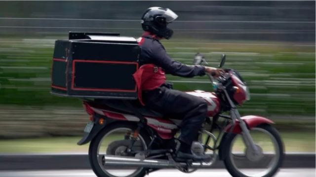 Τραγωδία στον Ωρωπό: Σκοτώθηκε σε τροχαίο 17χρονος ντελιβεράς