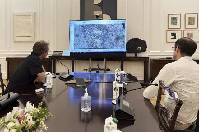 Φωτιά στην Πεντέλη: Ο Κυριάκος Μητσοτάκης είχε τηλεδιάσκεψη με το Κέντρο Επιχειρήσεων