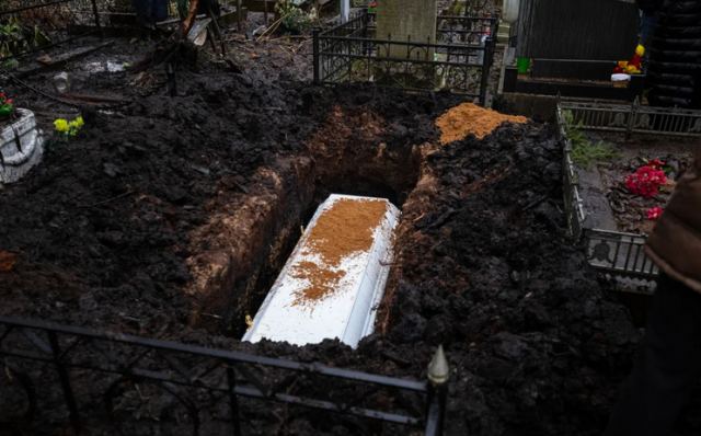 Θεούλης και μετά θάνατον: Ηχογράφησε μήνυμα που έλεγε «Βγάλτε με από δω»! Ακουγόταν την ώρα που τον έθαβαν (ΒΙΝΤΕΟ)