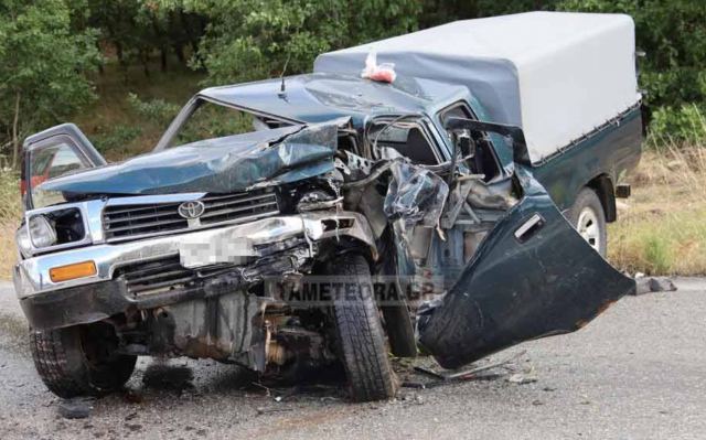 Δείτε φωτογραφίες από το χθεσινό σφοδρό τροχαίο στην εθνική οδό Τρικάλων-Ιωαννίνων με εγκλωβισμό οδηγού