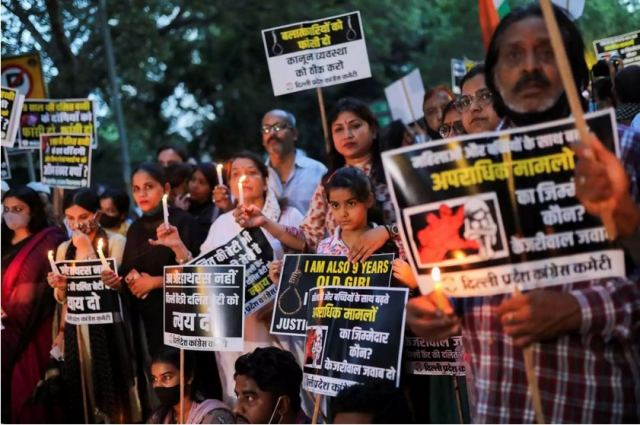 Ινδία: Βίασαν ανήλικες, τις έπνιξαν και τις κρέμασαν σε δέντρο – 6 συλλήψεις