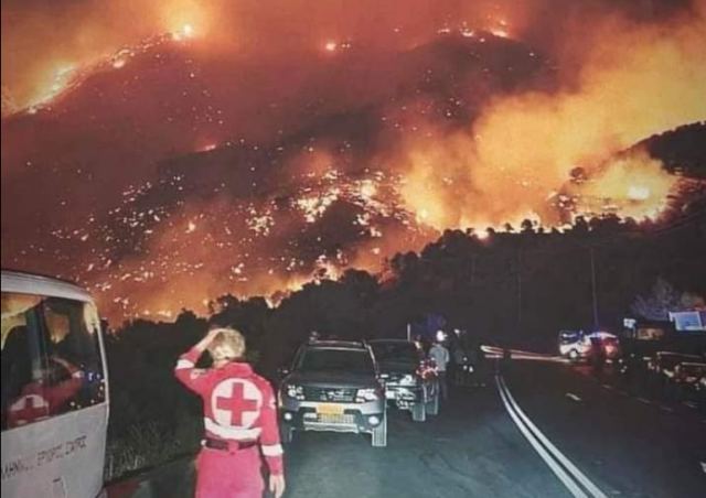 Ρέθυμνο: Συνεχίζεται η μάχη με τις φλόγες - Μέτωπο πολλών χιλιομέτρων