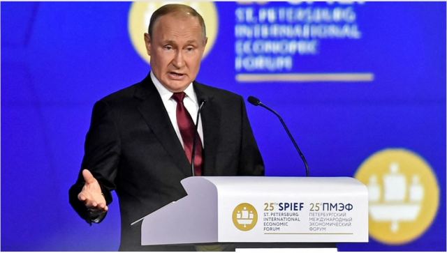 Ένας... άλλος Πούτιν στην Πετρούπολη: «Αργά ή γρήγορα» θα αποκατασταθούν οι σχέσεις με την Ουκρανία, «υπερδύναμη» οι ΗΠΑ