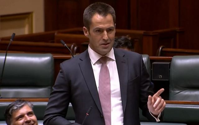 Αυστραλία: Βουλευτής έκανε πρόταση γάμου μέσα στο κοινοβούλιο - «Είπε ναι»