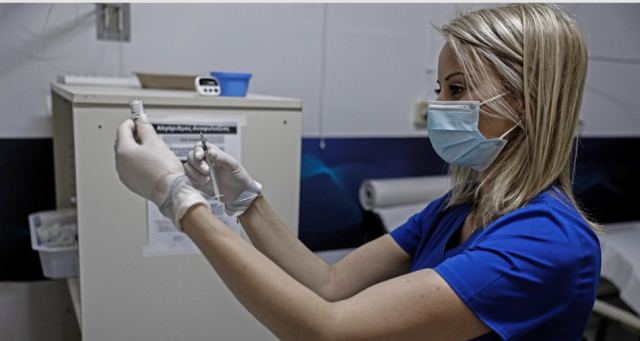 Κορωνοϊός: Εμβολιασμό με 4η δόση για όλους άνω των 30 εισηγείται η επιτροπή των ειδικών