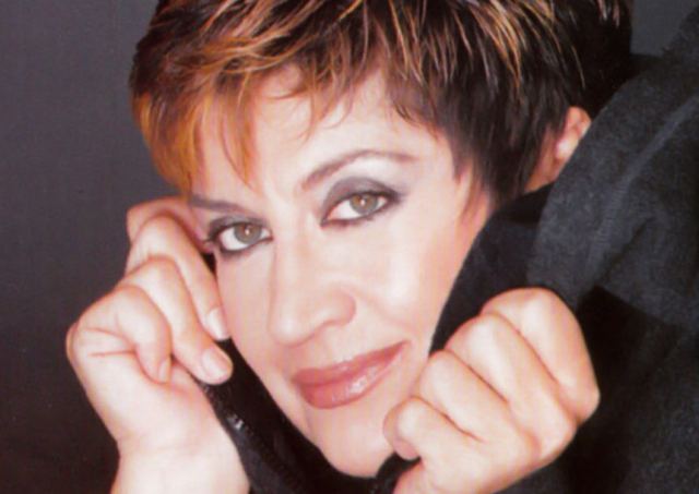 Σπάνια δημόσια εμφάνιση για τη Λίτσα Διαμάντη - Δες πώς είναι σήμερα η τραγουδίστρια [pics]