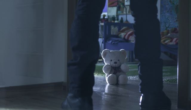 Πώς σκέφτονται οι παιδόφιλοι και οι παιδεραστές - Είναι λύση ο χημικός ευνουχισμός;