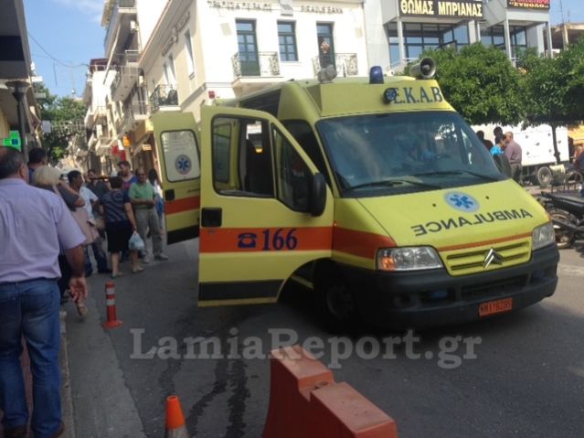 Λαμία: Αυτοκίνητο παρέσυρε πεζό στην πλατεία Πάρκου