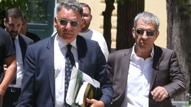 Θέμης Αδαμαντίδης: Τι λέει ο Κούγιας για τα βίντεο και τις φωτογραφίες με τους μώλωπες της συντρόφου του τραγουδιστή