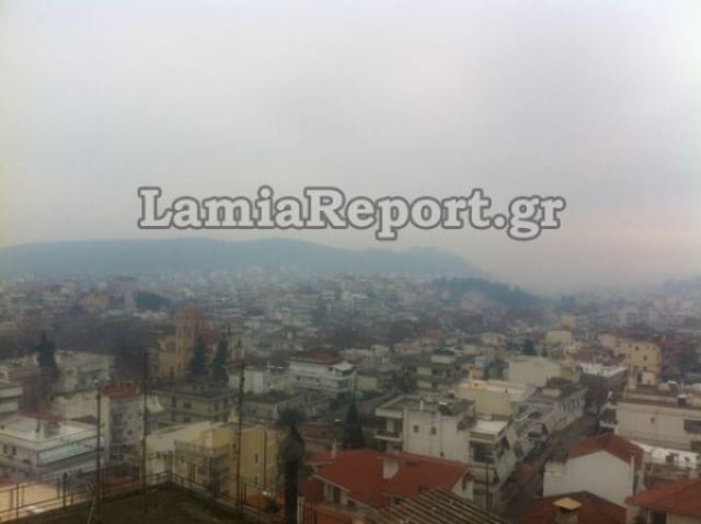 Η αιθαλομίχλη πνίγει τη Λαμία