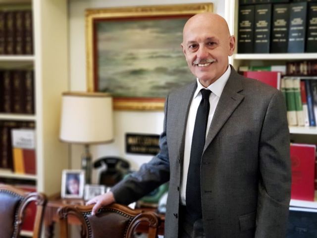 Στα μαλακά Λαμιώτης για «πειρατεία» τηλεοπτικού σήματος