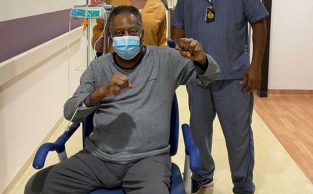 Πελέ: «Κάνω την τελευταία χημειοθεραπεία για το 2021 και ετοιμάζομαι για τις γιορτές»