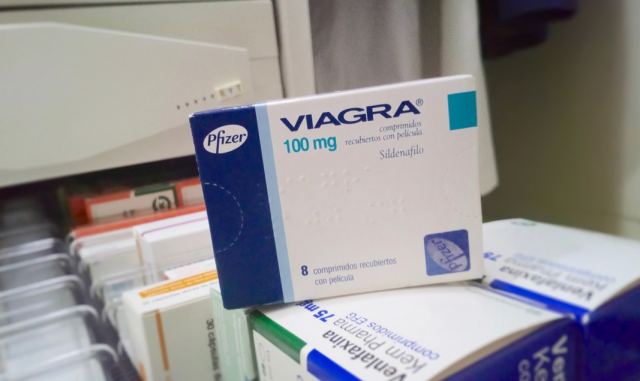 Πάτρα: 29χρονος «μπούκαρε» σε φαρμακείο και έκλεψε όλα τα viagra!