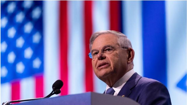 «Λάβρος» ο Μενέντεζ κατά της Τουρκίας για τους S-400 - «Παραβιάζει τις κυρώσεις των ΗΠΑ»