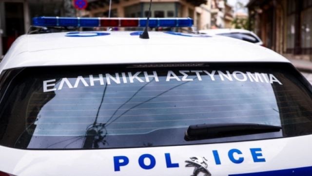 Απίστευτο: Πατέρας και κόρες πλακώθηκαν στο ξύλο για το χαρτζιλίκι