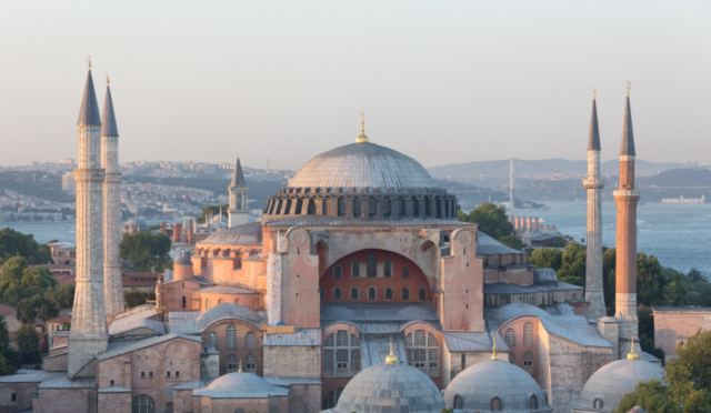 Πρόκληση στην Αγία Σοφία: Εκατοντάδες παιδιά κραυγάζουν «Αλλάχου άκμπαρ» - Δείτε βίντεο