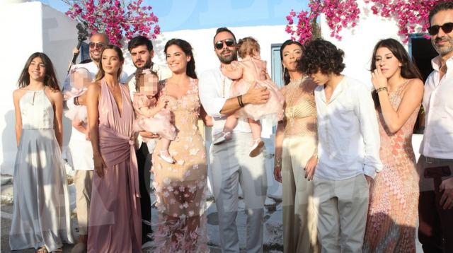 Μύκονος: Φωτογραφίες από τη βάφτιση των δίδυμων κοριτσιών του Σάκη Τανιμανίδη και της Χριστίνας Μπόμπα