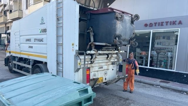 Δήμος Στυλίδας: Καθαρισμός και απολύμανση κάδων απορριμμάτων