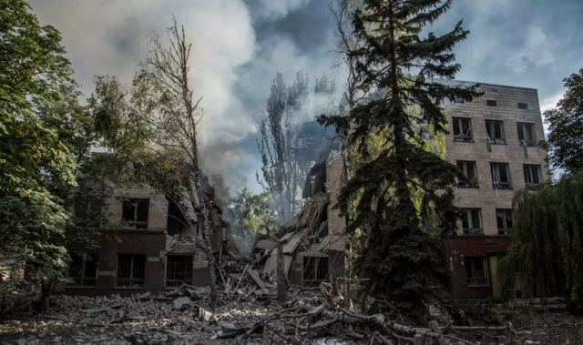 Πόλεμος στην Ουκρανία: Οι αρχές καλούν τους αμάχους να εγκαταλείψουν την πόλη Λισιτσάνσκ