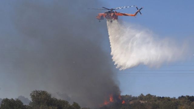 Μάχη με τις φλόγες σε Λακωνία και Τζουμέρκα - Οριοθετήθηκε η πυρκαγιά στην Πιερία