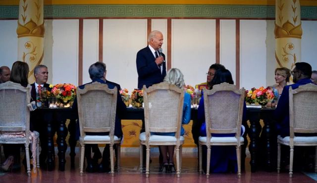 Η σακούλα με τα δώρα «made in China» στη Σύνοδο της… Αμερικής προκάλεσε αίσθηση