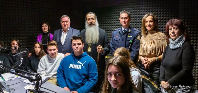 Μαθητές του 7ου Γυμνασίου Λαμίας στον Ραδιοφωνικό Σταθμό της Ιεράς Μητροπόλεως Φθιώτιδος για την παγκόσμια ημέρα της Γυναίκας