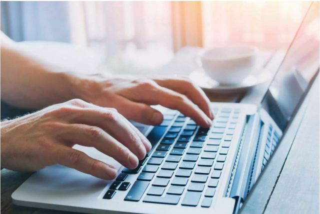 Το υπουργείο Οικονομικών σαρώνει Facebook και Instagram για φοροδιαφυγή – Το «σαφάρι» στα social media