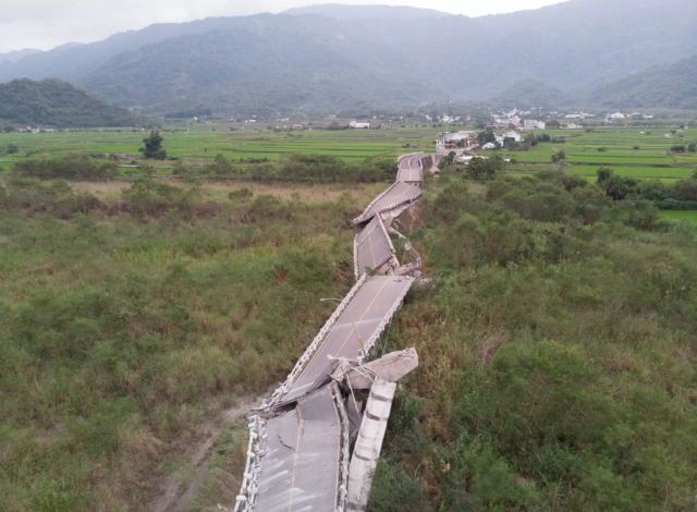 Ταϊβάν: Διαλύθηκε τεράστια γέφυρα μετά από τον σεισμό των 6,9 Ρίχτερ