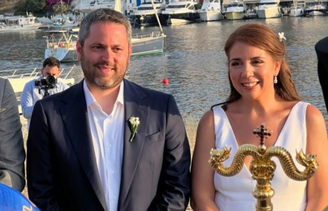 Παντρεύτηκαν οι στενοί συνεργάτες του Πρωθυπουργού, Χρήστος Ζωγράφος και Κύρα Κάπη