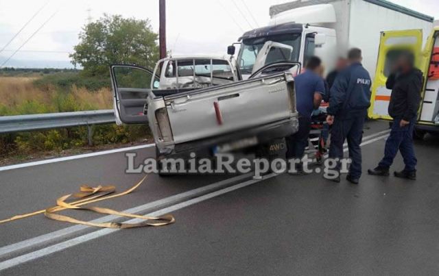 Σοβαρό τροχαίο στον παράδρομο στην Αταλάντη - Δείτε εικόνες
