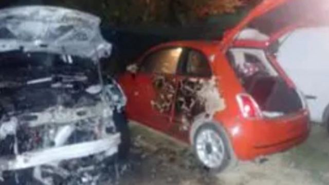 Ανήλικος στην Πάτρα έκαιγε αυτοκίνητα με τις κάλτσες του