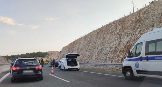 Ιόνια Οδός: Tραγωδία με δύο νεκρούς - ΙΧ παρέσυρε ζευγάρι μπροστά στα μάτια των παιδιών του