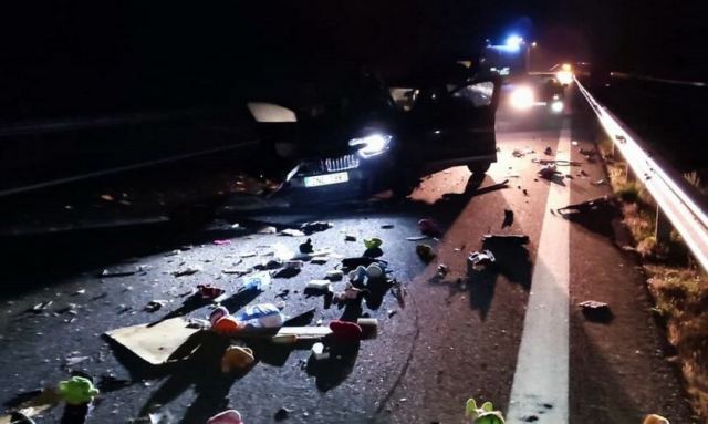 Γέμισε λούτρινα αρκουδάκια ο δρόμος μετά από τροχαίο - ΦΩΤΟ