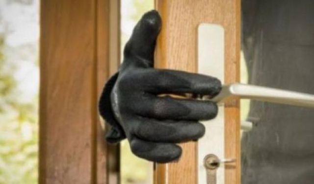 H μάνα έκλεψε την κόρη - Έκανε διάρρηξη στο σπίτι της και σήκωσε τα λεφτά