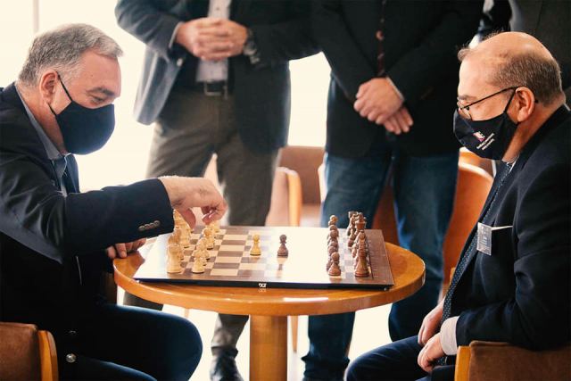 Ποιος κέρδισε;