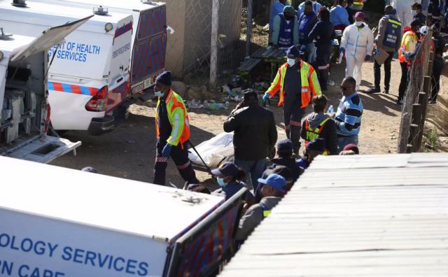 Νότια Αφρική: Σε μαζική δηλητηρίαση οφείλεται πιθανότατα ο θάνατος των 21 νέων στο κλαμπ