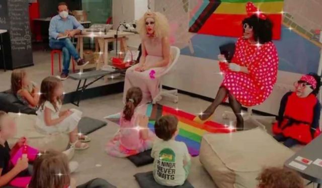 Drag Queens διάβασαν παραμύθια σε παιδιά στη Θεσσαλονίκη