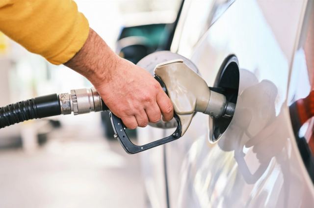 Πετρέλαιο: Βουτιά στις τιμές διεθνώς, αύξηση 28% στην ελληνική αντλία - Οι εκτιμήσεις για τις επόμενες ημέρες