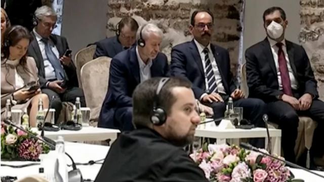 Ερντογάν - Αμπράμοβιτς: Το σύντομα τετ α τετ, το φιλικό χτύπημα στο μπράτσο και η αμήχανη αντίδραση του Ρώσου