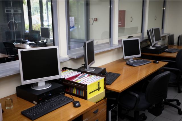 Στις 10 το πρωί θα ανοίξουν σήμερα Τετάρτη οι υπηρεσίες του Δημοσίου