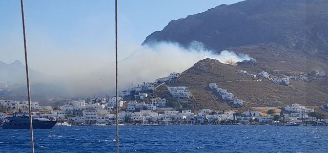 Εκκενώνονται 6 οικισμοί από τη μεγάλη φωτιά στη Σέριφο - «Δύσκολο μέτωπο» λέει ο δήμαρχος